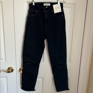 Abercrombie & Fitch Curvy Love The Mom High Rise in Black - Size 25/0 Regular